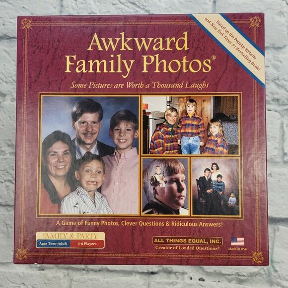 Awkward Family Photos Board Game - Picture 1 of 4